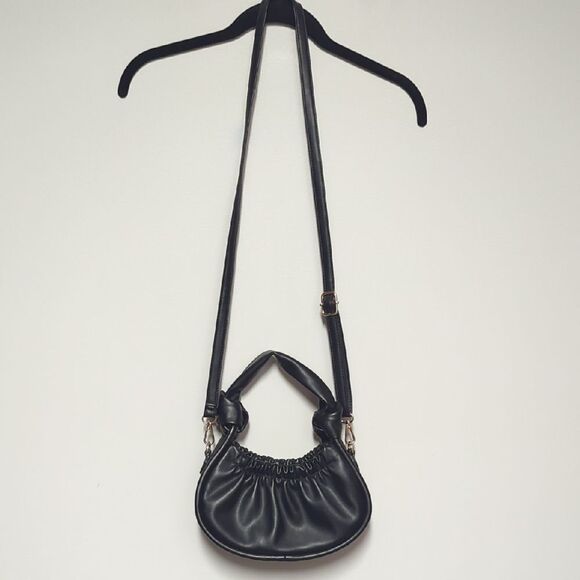 Elegant Black Crossbody Bag with Slouchy Design - Picture 1 of 5